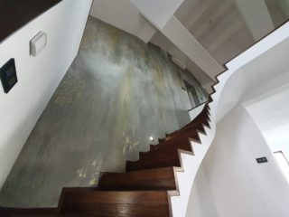 dekorativní stěrka na schody